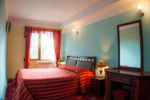 Vosku Ashxarh Hotel, Tsaghkadzor