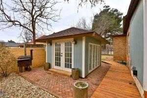 Amazing outdoor deck & kitchen, large home, central to all of! Apartments, Abilene