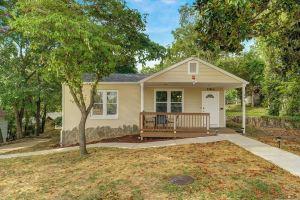 The Bear Den: Rehabbed Home Near the Landing Apartments, Branson