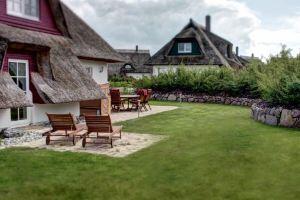 Enchanting thatched house idyllically situated on the Achterwasser, child-friendly, Zinnowitz