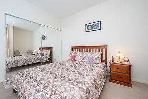 Spacious 1-Bedroom Apartment with Parking, Canberra