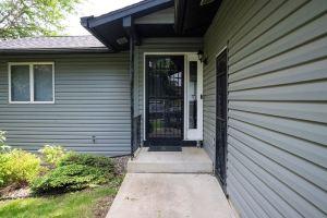 Red Juniper House // 4BR, 2.5 Bath, Large Yard, Pet Friendly, 3mi to Mayo Clinic, Rochester