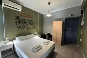 Stay Hybrid Youth Hostel