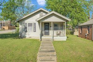 Cozy Retreat - Charming Cottage, Spacious Patio, Fenced Yard, Tulsa