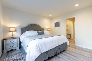 Peaceful 4BR Retreat in Prime Location Hotel, Mountain View