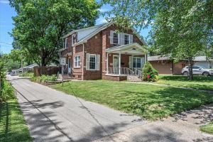 Newly Renovated Cozy 2-bedroom1-bath with a Luxurious Massage Chair, Springfield
