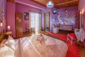 Olga Rooms, Portaria
