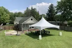 Avalon Guest Lodge 3102 Entire House. 2 Separate Living Rooms. Sleeps 9, Lansing