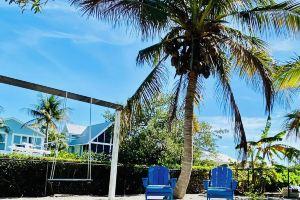 Sombrero Beach House: 50' Dock, Pool, BBQ, Bicycles & more!, Marathon
