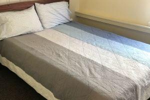 Cozy- 2-Bedroom clean and Quiet- Maple St. Walk anywhere, Burlington