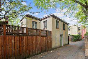 Carriage House Studio Apartment, Washington