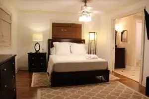 Comfy Home in Winter Park, can accommodate up 6 guests!, Orlando