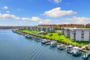 Nice 2-bedroom condo with AC in fabulous with dock and pool ground floor!, Naples