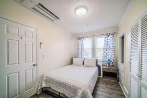 Renovated 1-bedroom apartment in Downtown Located Right on Main Street, Falmouth