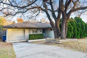 Large Backyard and Game Room - Spacious Charming Retreat, Tulsa