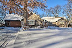 Cozy Retreat ~ 3 Mi to Mayo Clinic! Apartments, Rochester