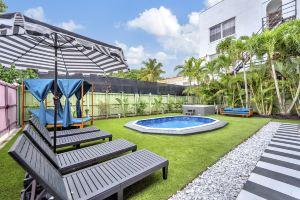 Tropical Oasis with Pool and Hot Tub - Vibrant Escape Hotel, Miami