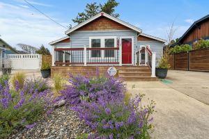 Cozy Coastal Cottage • Walk to Beach • PetFriendly, Seaside