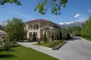 Hotel Aurora Plus, Bulan Sogottuu