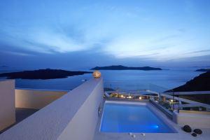 On the Cliff Hotel, Firostefani
