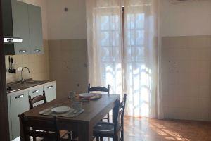 Apartment with courtyard and private parking. Pets allowed :), Mondragone