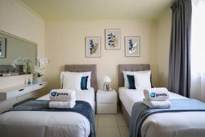 HiGuests - Charming Apt with Private Balcony Near Mall, Dubai