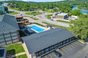 Poolside Cactus Flower Condo, Walk To Landing, Fishing Dock, & Indoor Pool Apartments, Branson