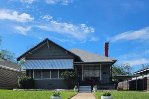 Central! Minutes to Magnolia, Baylor University, Cameron Park Zoo and more. Hotel, Waco