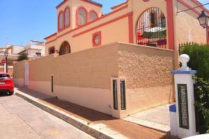 Ideal Couple, Small House with Terrace, BBQ and Area Pool, Torrevieja