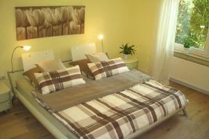 Not an apartment - a home .. Fantastic kitchen, summer garden and huge size!, Gunzenhausen