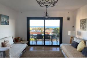 Bright apartment with sea view, Coma-Ruga