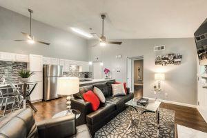 25% OFF I54 - 1BD Apt, HWY161/183 - DFW South Apartments, Irving