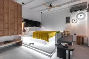 Stema Suite 2 Hotel, Adamas