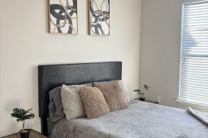 Luxury! Pool View! Great Location! Minutes from NRG Stadium! Hotel, Houston