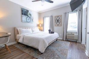 Luxurious Amenities and Fast Wi-Fi - Charming Cozy Retreat Hotel, Montgomery