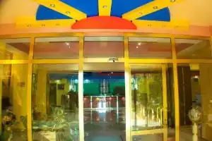 Vosku Ashxarh Hotel, Tsaghkadzor