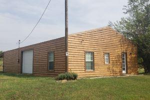Modern Log Cabin with indoor and outdoor jacuzzi tubs Hotel, Tulsa