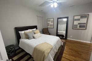 Spacious two bedroom condo with a cozy feel!, Chicago