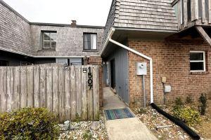 KH Escape! Pool+Tennis+Basketball+0.8 mi to Beach! Hotel, Kitty Hawk