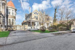Luxurious 2 Bdrm 2 Bath 3rd floor Walkup Hotel, Cincinnati