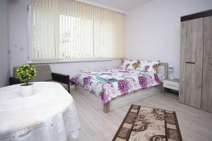 Lynn's Oasis-Ocean Touch in Core Downtown Hotel, Bourgas