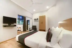 OYO Townhouse 328 Chakala Sahar Road