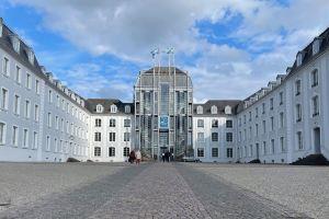 Wohnen mit Stil und Flair am Schloss - Ruhig und Doch Zentral Hotel, Saarbrucken