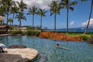 Spacious Lanai with Viking Grill and More - Luxurious Ocean View Retreat Hotel, Wailea