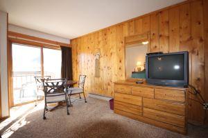 Private Hot Tub and Well-Equipped Kitchen - Charming Spacious Retreat Apartments, Frisco