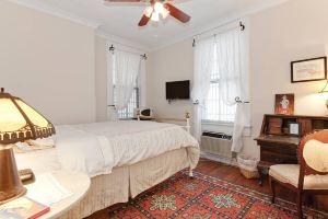 Stylish Studio in Historic Victorian Brownstone - Charming Retreat, Washington