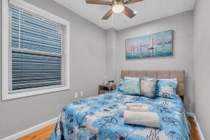 Walk to Beach! 4 Beach Badges Included. BBQ + Fire Pit. Towels + Linens Included Hotel, Seaside Heights
