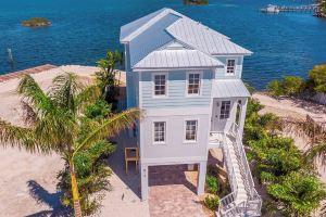 Salty Kisses Beach House, Marathon