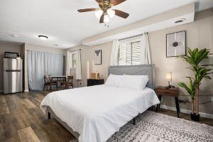 Stylish Studio Apartment with Modern Touches, Peoria