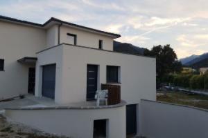 Casa ind'é noi: garden-level air-conditioned studio with parking space, Corte